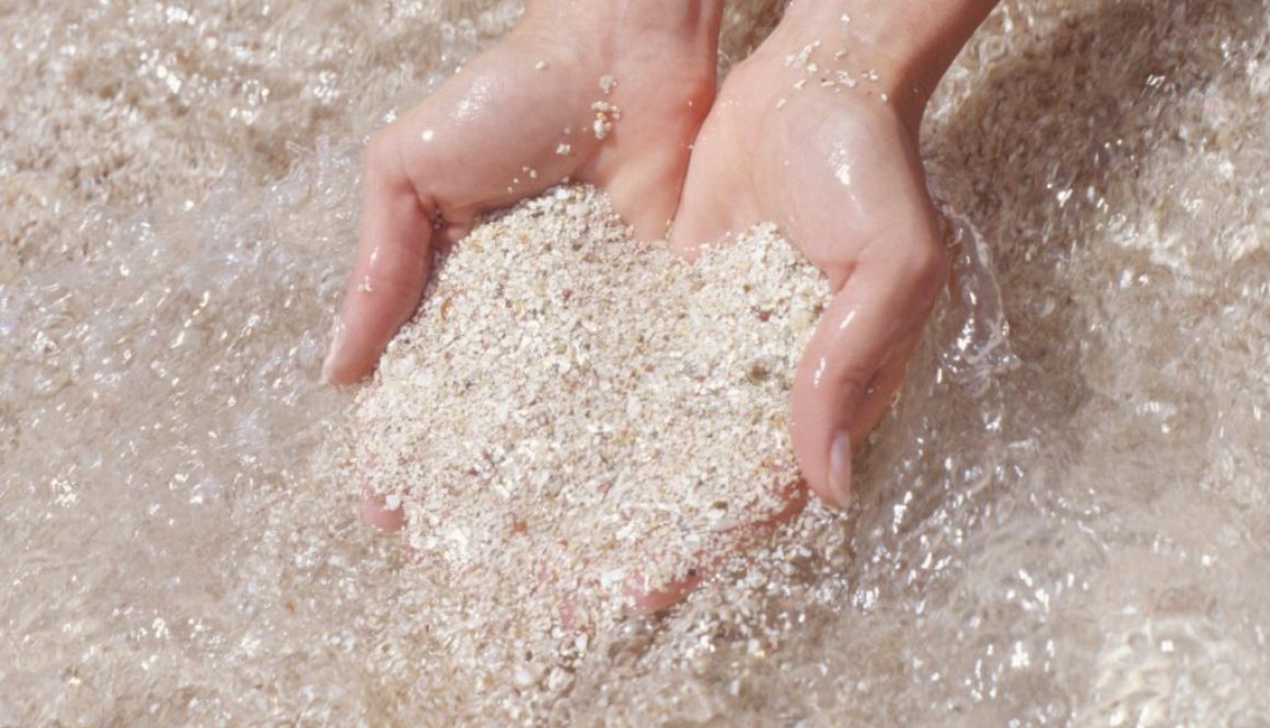 Handen met zand
